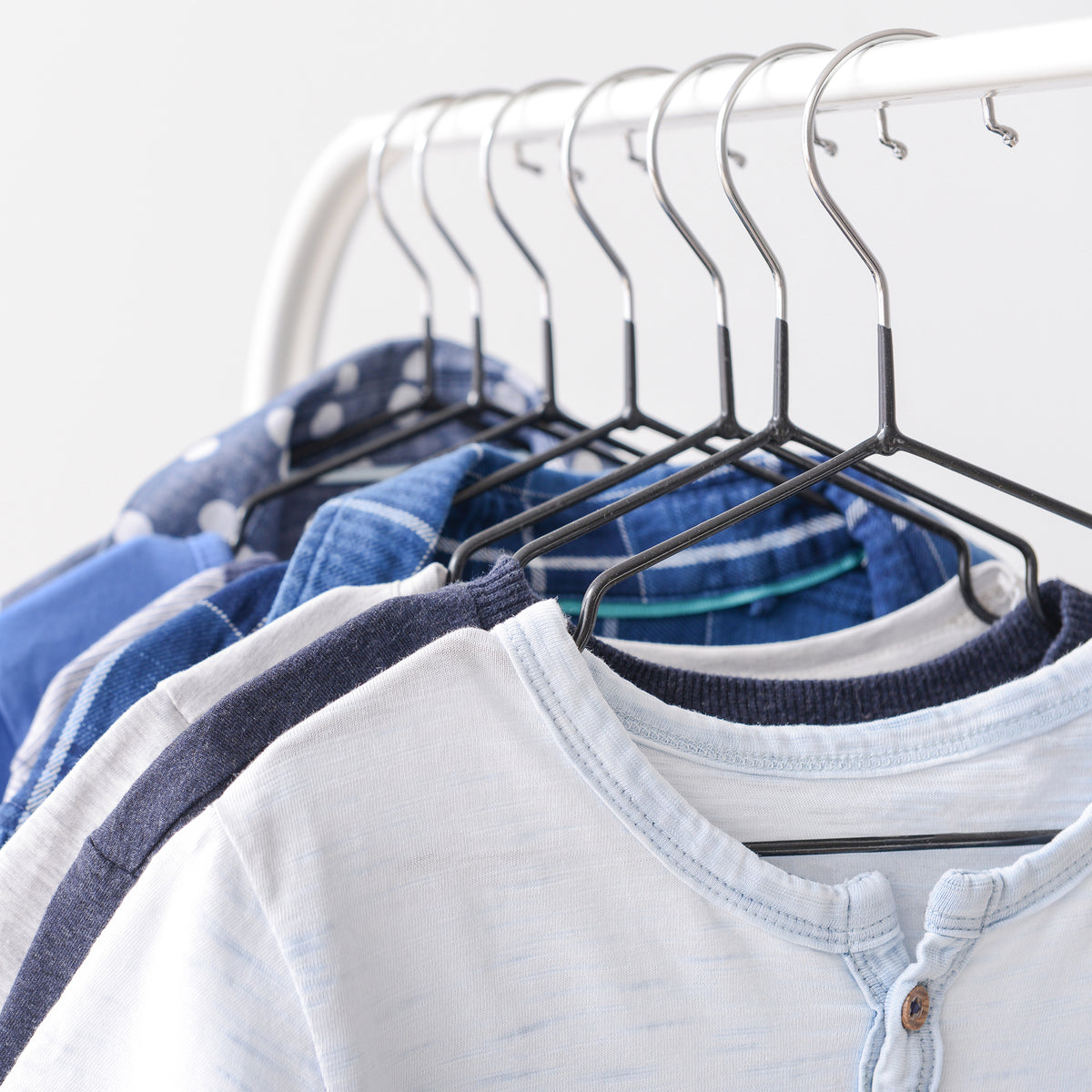 METAL CLOTHES HOOKS WITH PVC COVER - 10 PIECES.